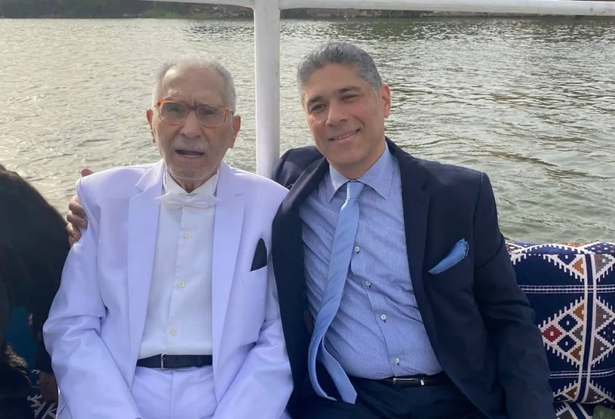 عبدالرحمن أبو زهرة مع نجله أحمد أبوزهرة - صورة من حساب أحمد على فيسبوك