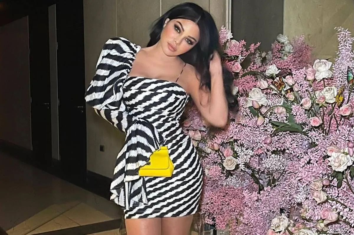 هيفاء وهبي تعشق اللون الأصفر فكيف نسّقته في إطلالاتها؟