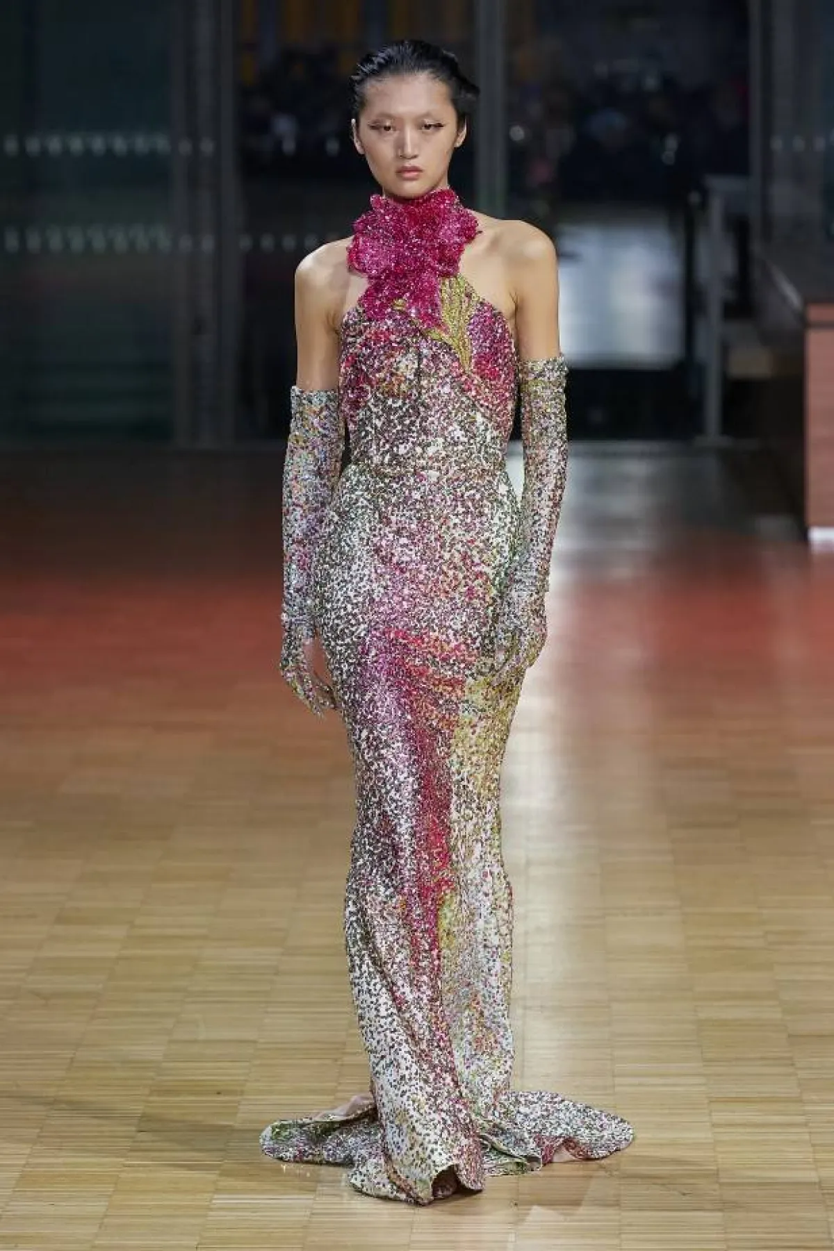 فساتين خطوبة بألوان معدنية