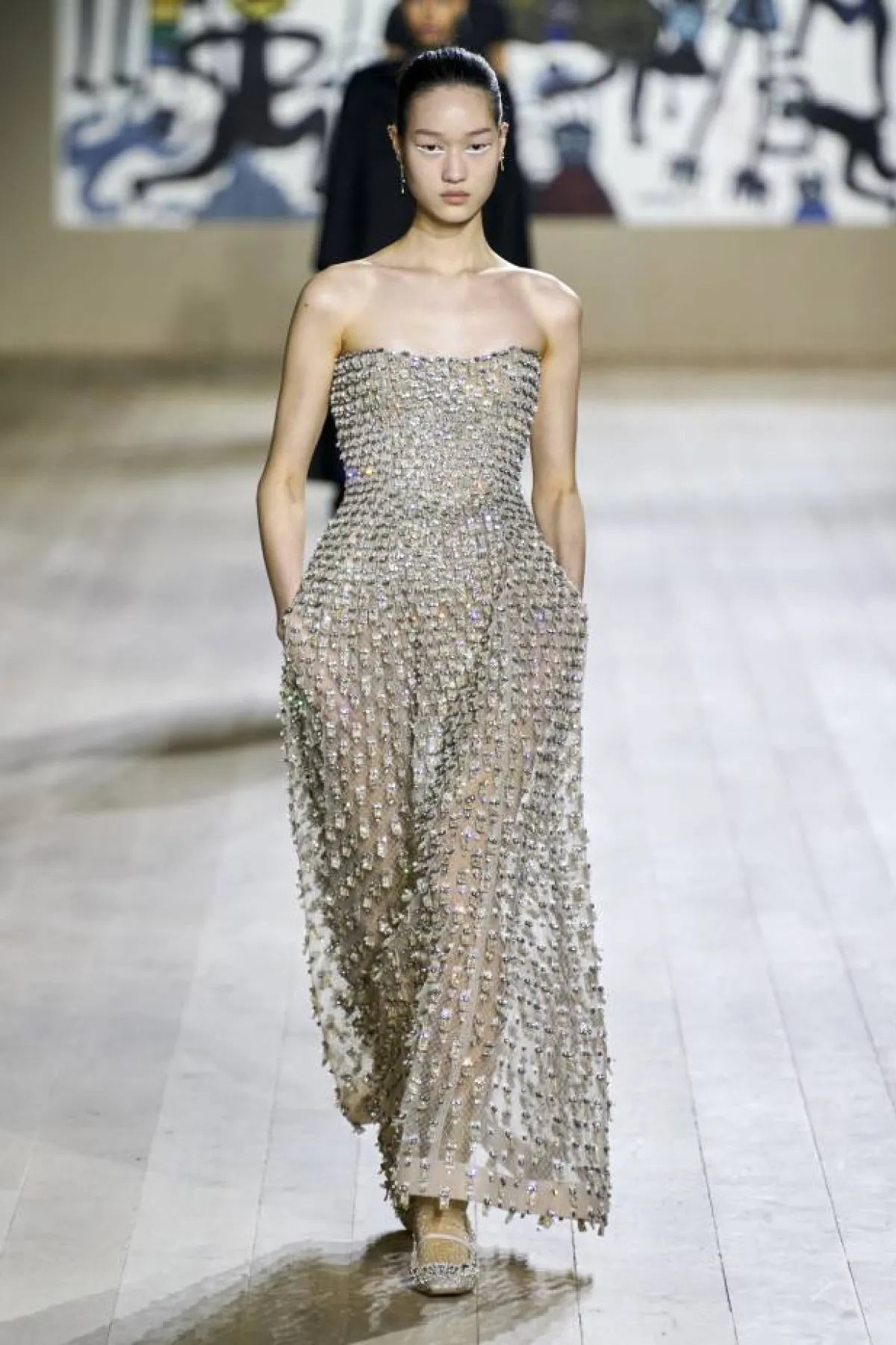 فساتين خطوبة بألوان معدنية