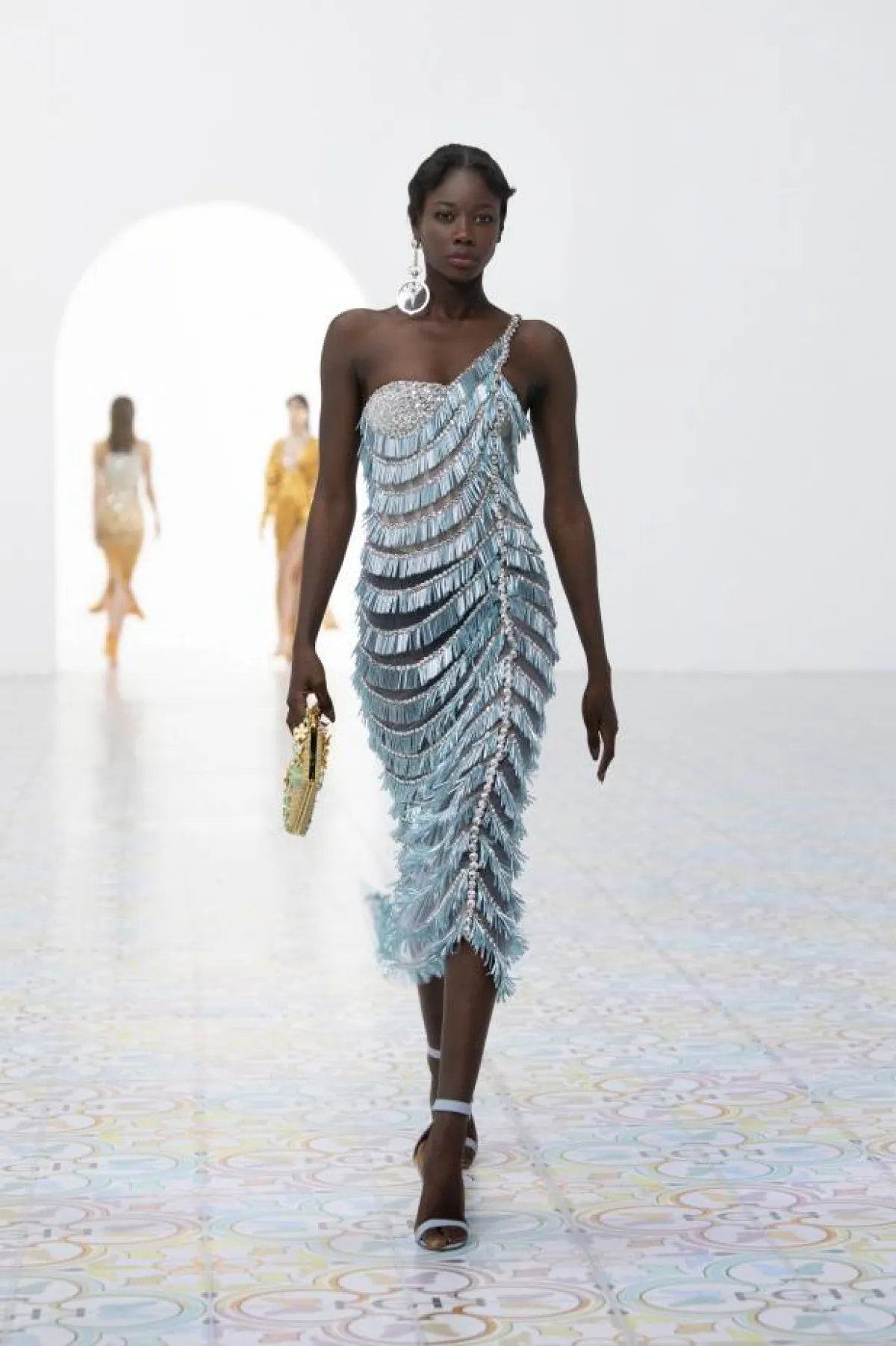 موديلات فساتين سهرة باللون الأزرق