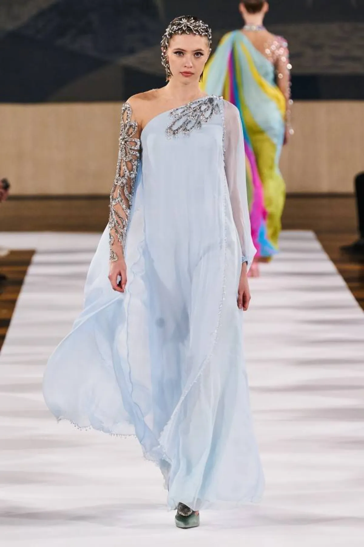 موديلات فساتين سهرة باللون الأزرق