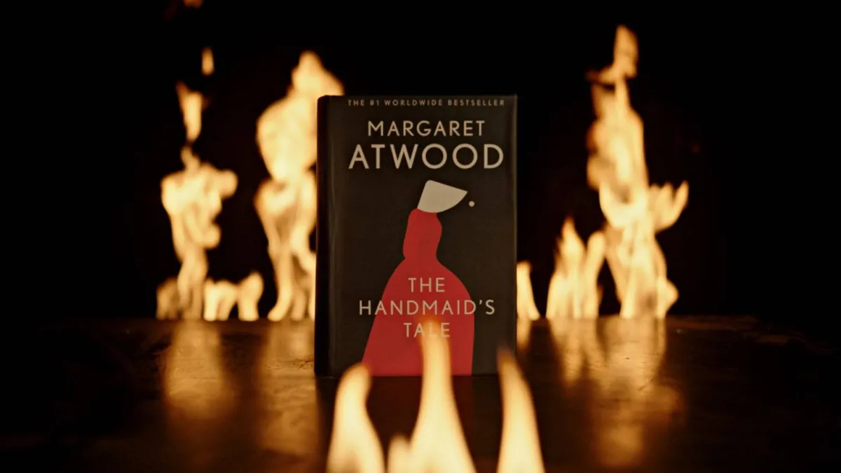 صورة نسخة من كتاب The Handmaid's Tale