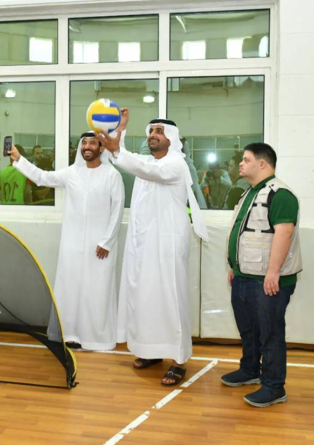 صورة للشيخ جمعة يشارك في المباراة