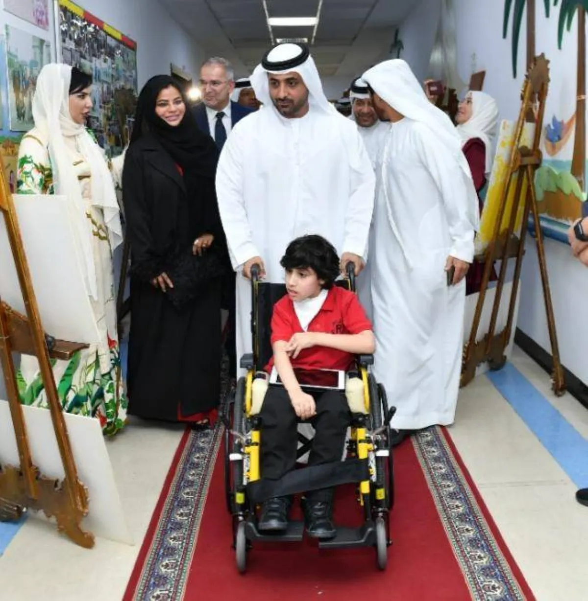 صورة للشيخ مع الطفل محمد الشعفار