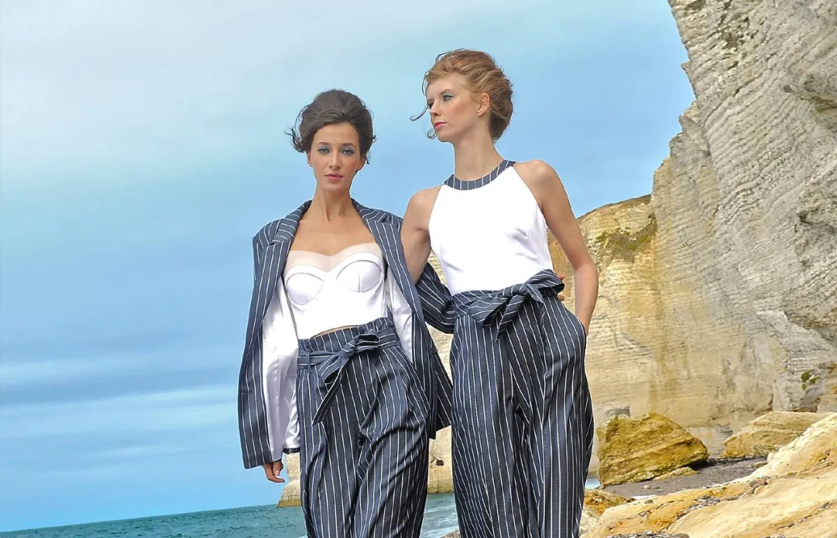 صيحة الأزياء المخطّطة لصيف 2022