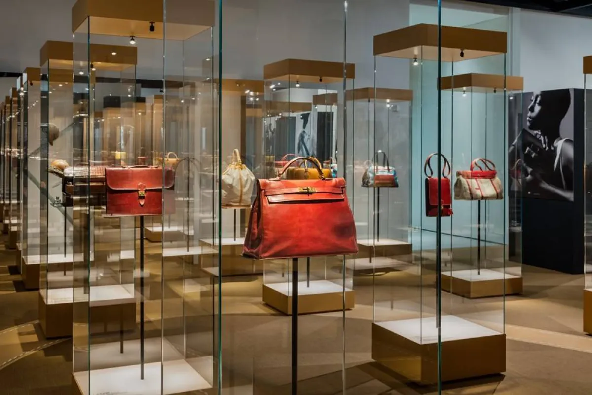 حكاية دار هيرميس في معرض "قصة حقيبة : Heritage Hermès" في متحف قطر الوطني