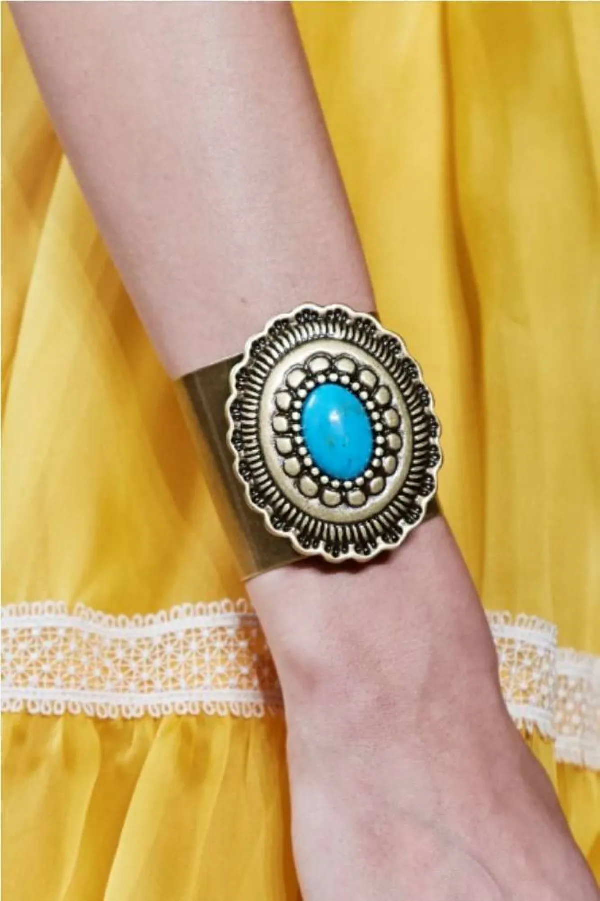 موديلات أساور عريضة من عروض ربيع وصيف 2022 من لويزا سبانيولي  Luisa Spagnoli