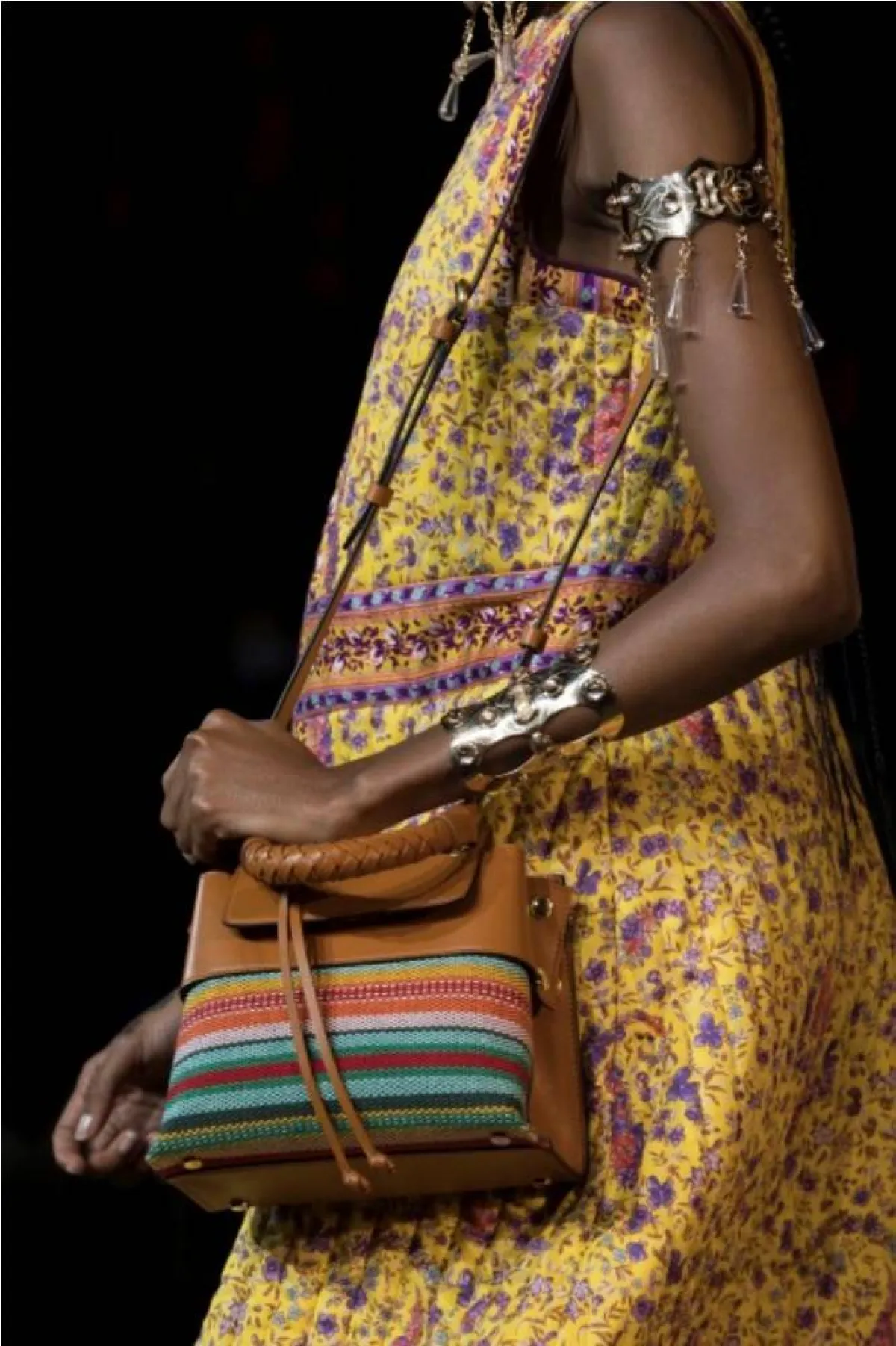 موديلات حقائب محمولة بالكتف من إيترو  Etro