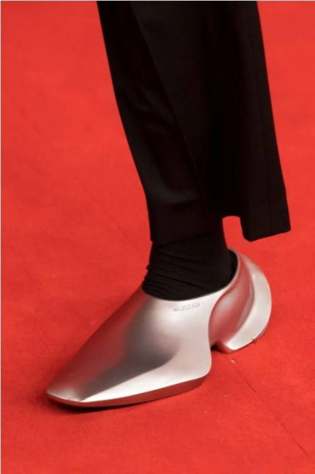 حذاء مسطّح مع نعل من بالنسياغا  Balenciaga