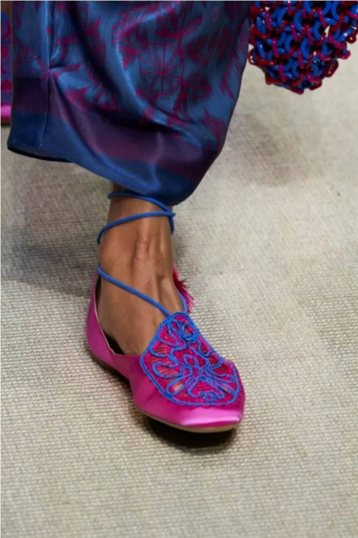 أحذية مسطّحة ومغلقة من عروض صيف 2022 من جيورجيو أرماني  Giorgio Armani