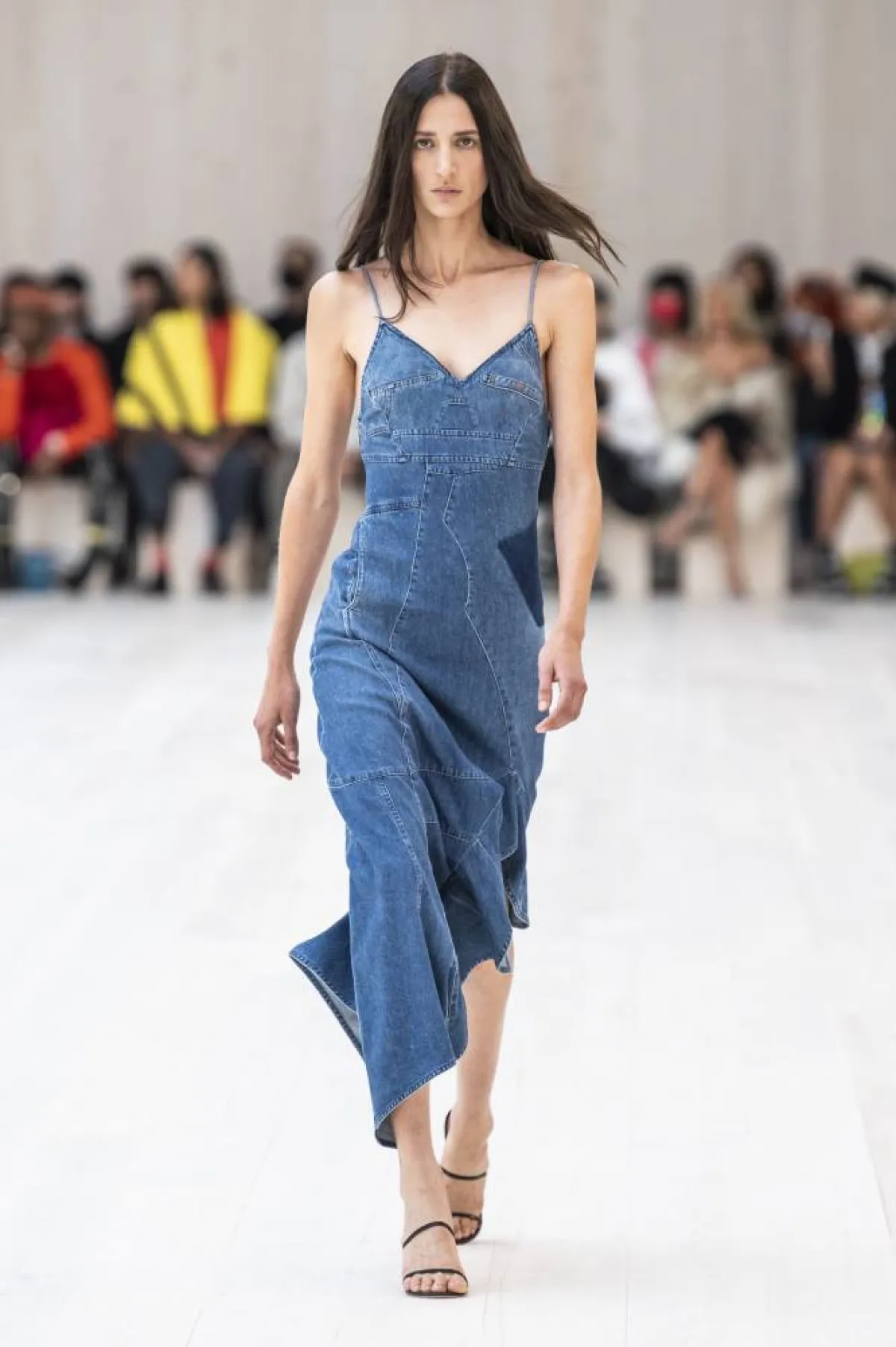 الدنيم في عروض صيف 2022