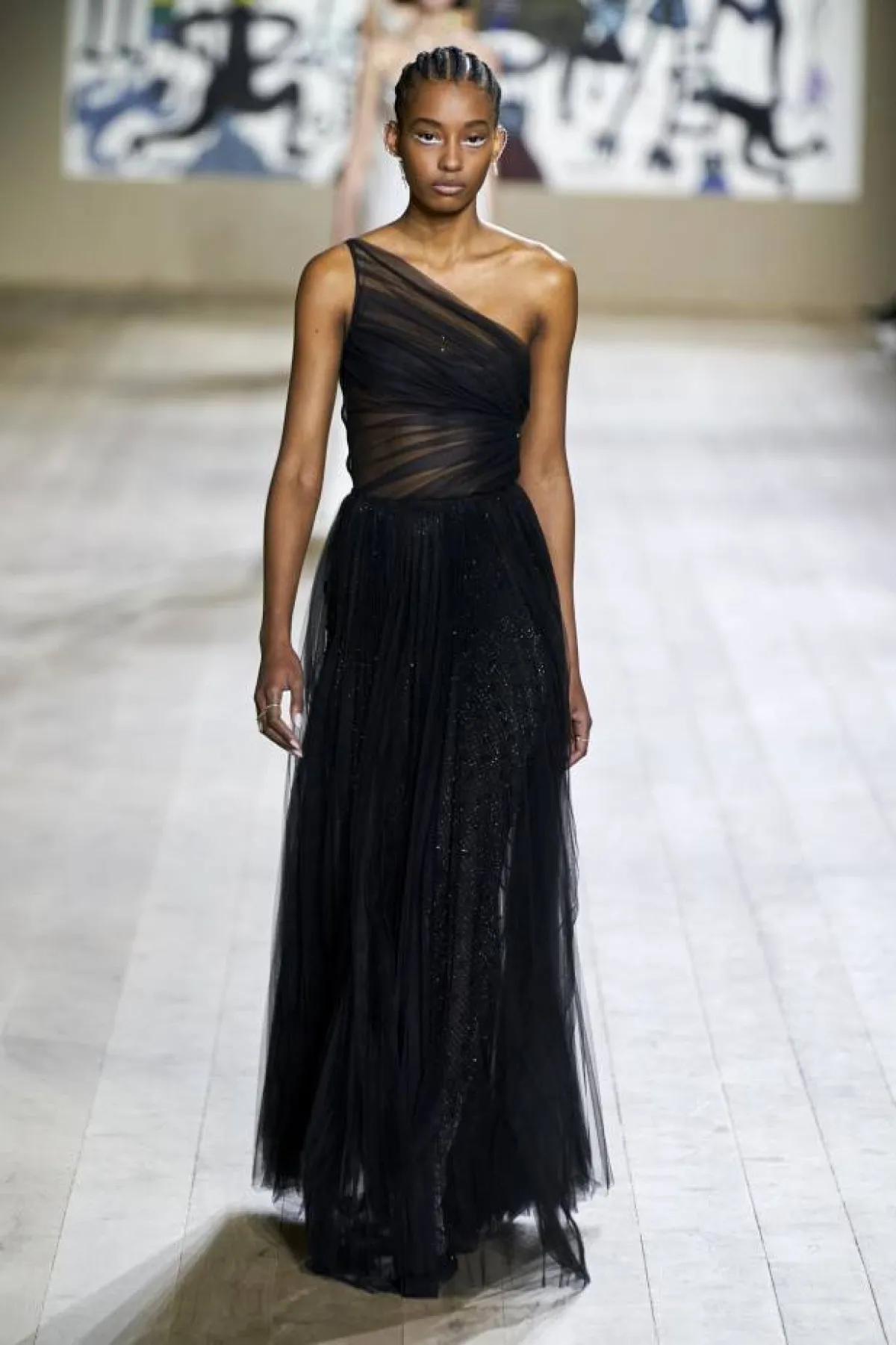 موديلات فساتين بكتف واحدة