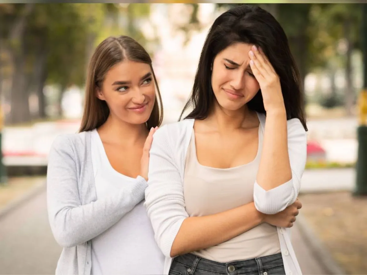 علامات الغيرة بين الأصدقاء