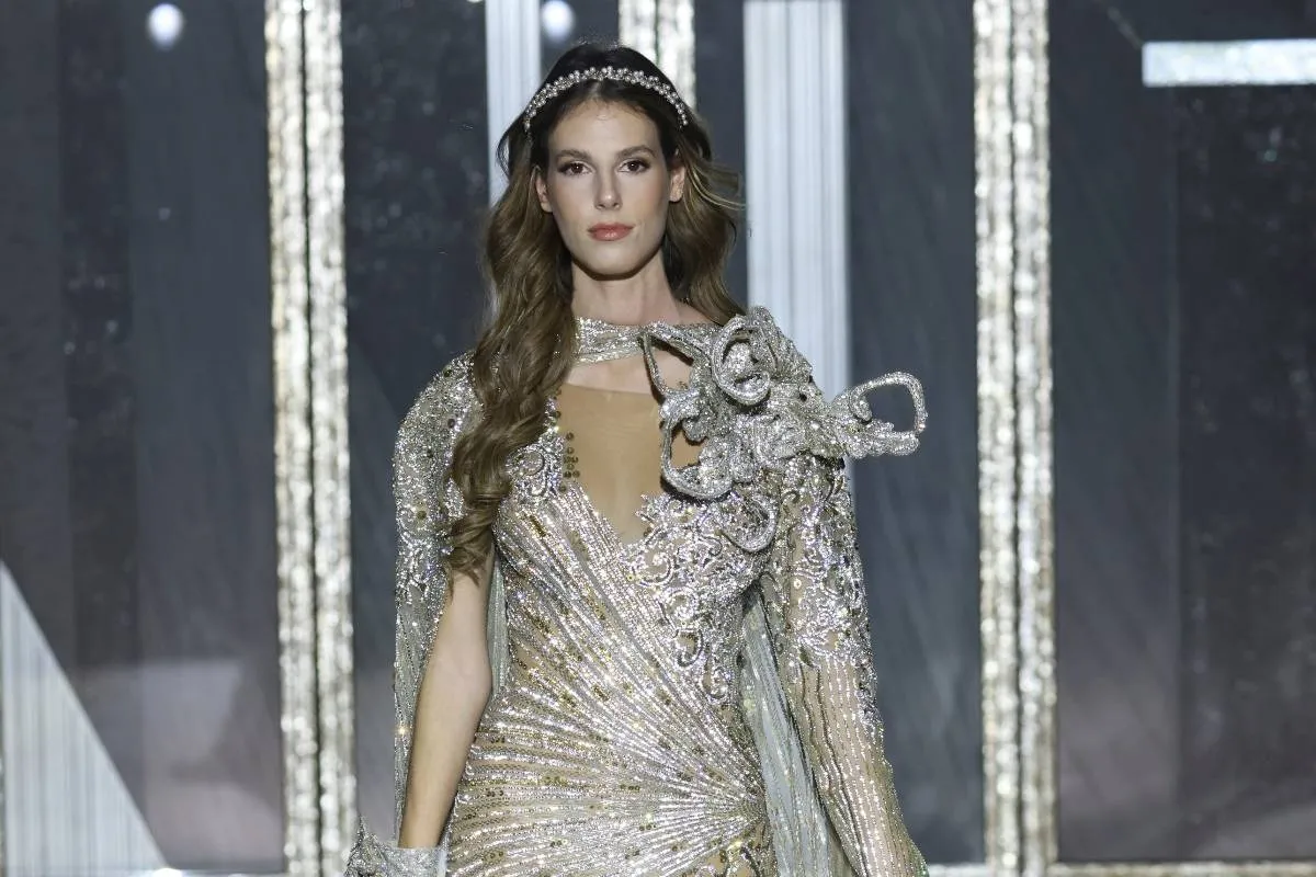 فساتين خطوبة بألوان معدنية