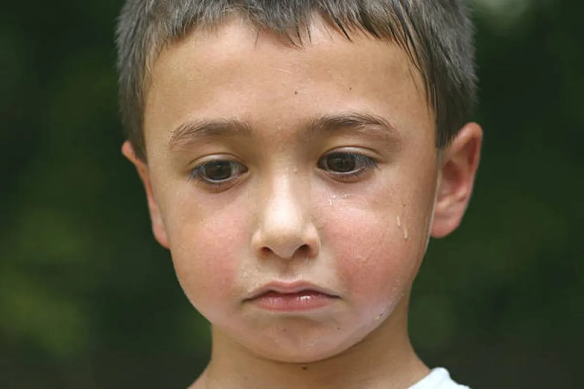 صورة لطفل يتعرق بشكل صحي