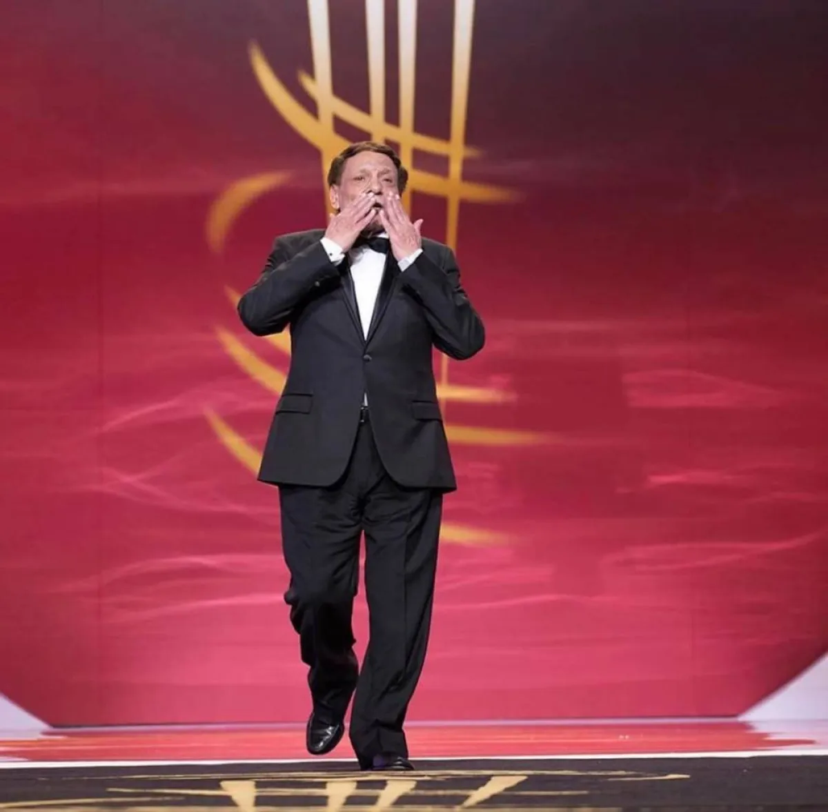 الفنان عادل إمام - الصورة من صفحته الشخصية على فيسبوك