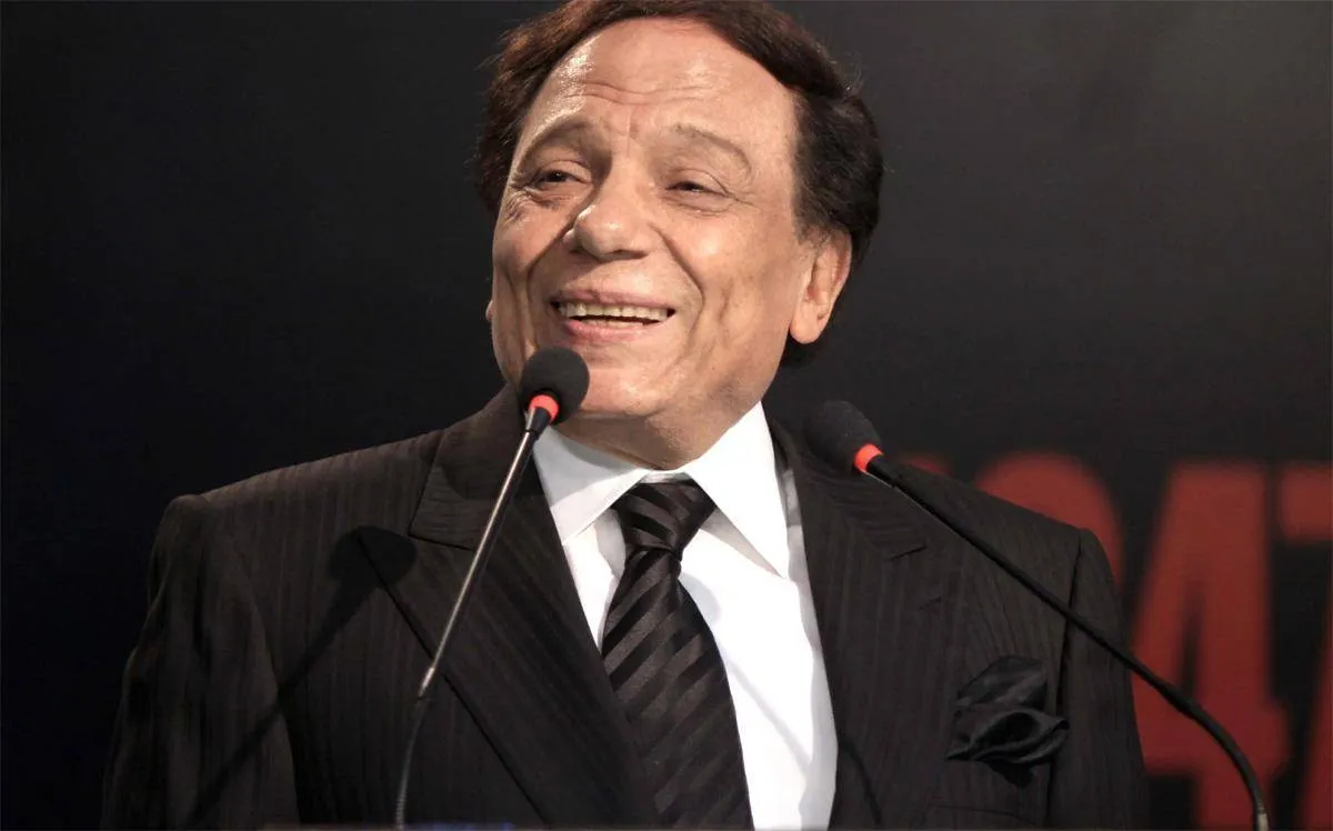 الفنان عادل إمام - الصورة من صفحته الشخصية على فيسبوك