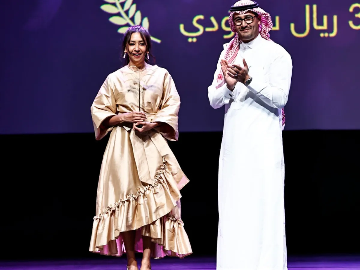 الممثلة سمر ششة تتسلم جائزتها - الصورة خاصة بـ"سيدتي"