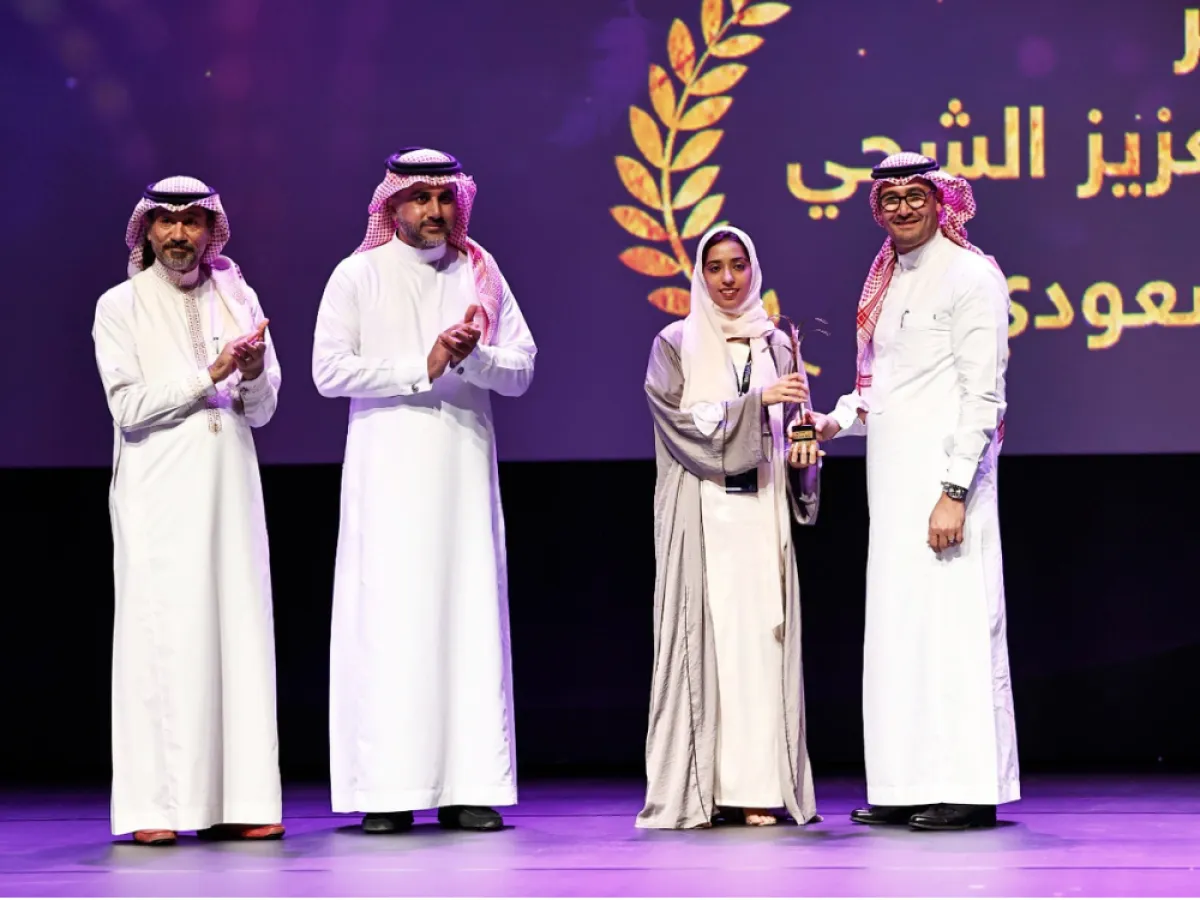 الإماراتية سراء الشحي تتسلم جائزتها-  الصورة خاصة بـ