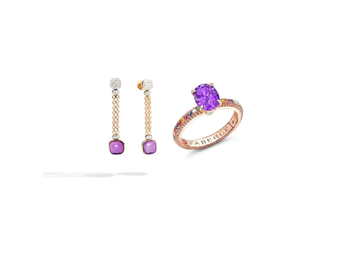 مجوهرات مرصّعة بأحجار باللون الأرجواني