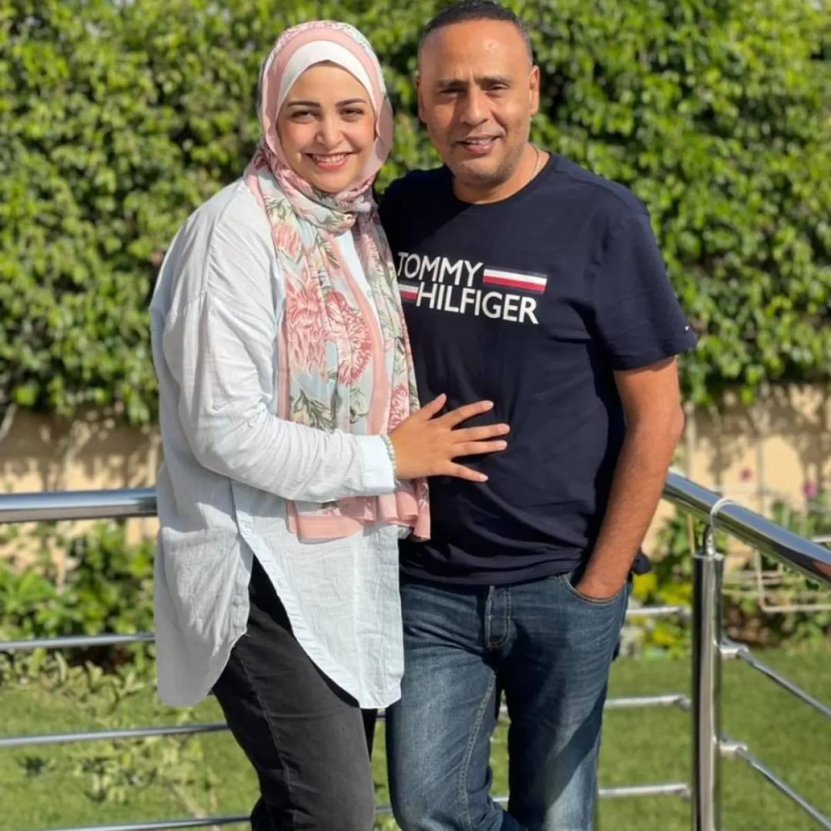 محمود عبدالمغني وزوجته - صورة من حسابه على إنستجرام