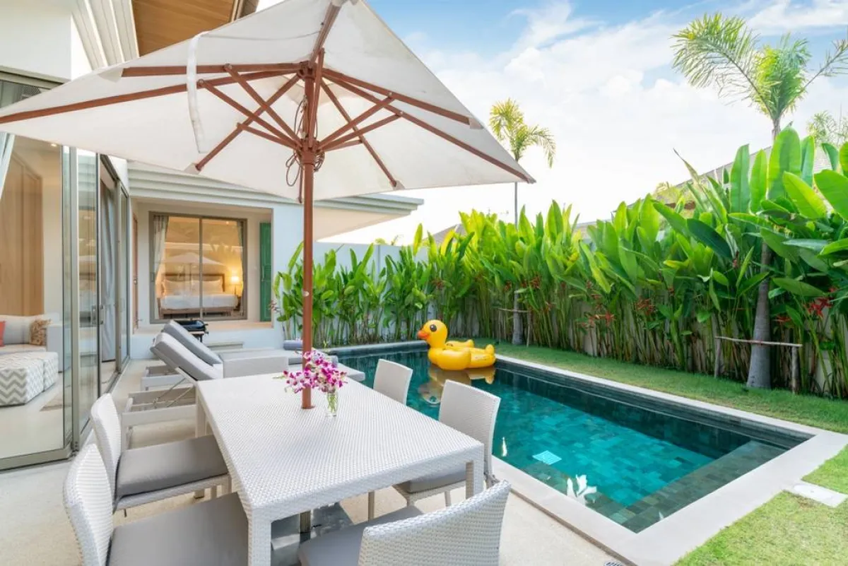 بركة بجوار الجلسة الخارجية 