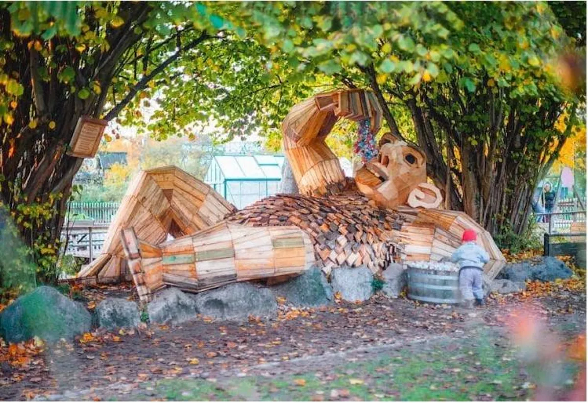 منحوتات توماس دامبو