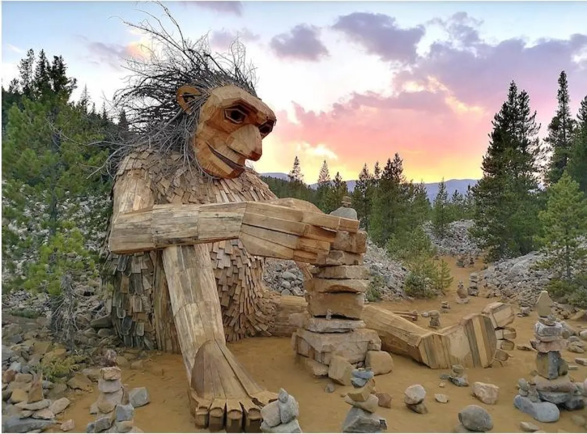 منحوتات توماس دامبو