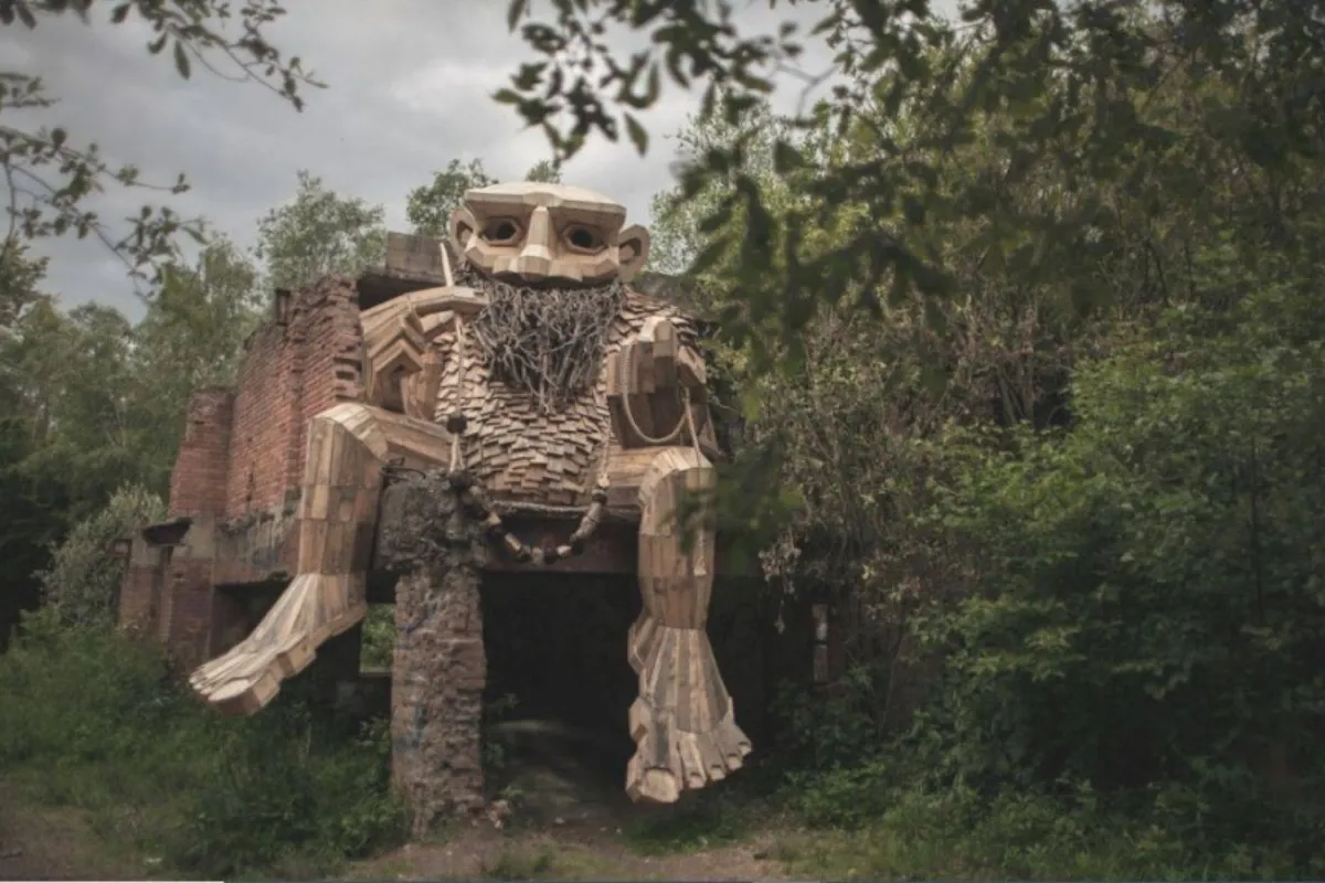 منحوتات توماس دامبو