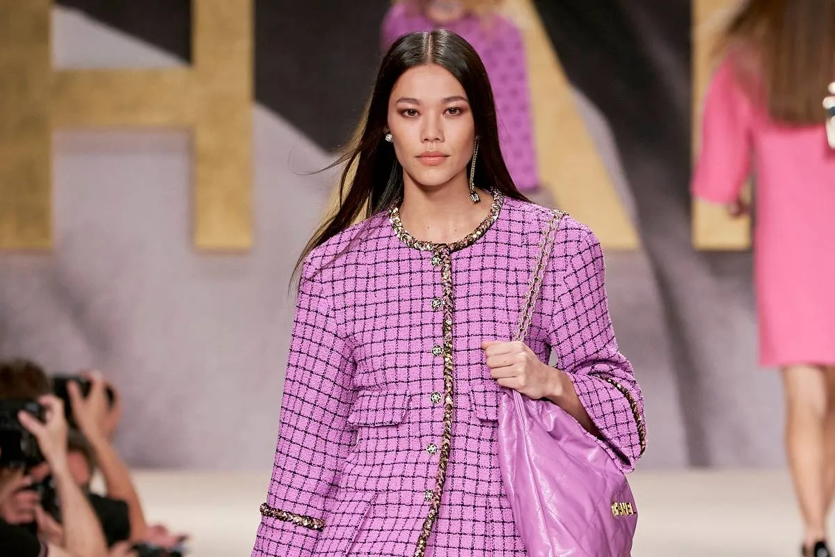 موديلات حقائب بألوان الباستيل