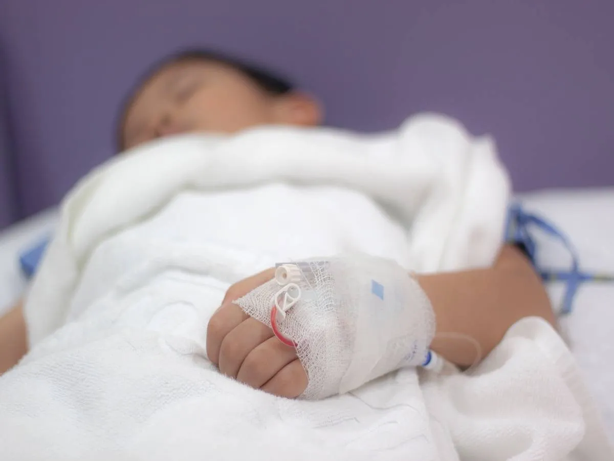 صورة لطفل صغير يعاني من سوء التغذية 