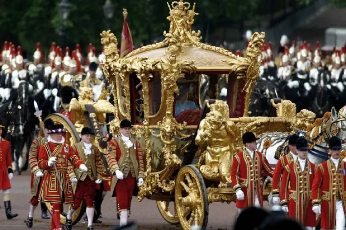 صورة العربة الملكية