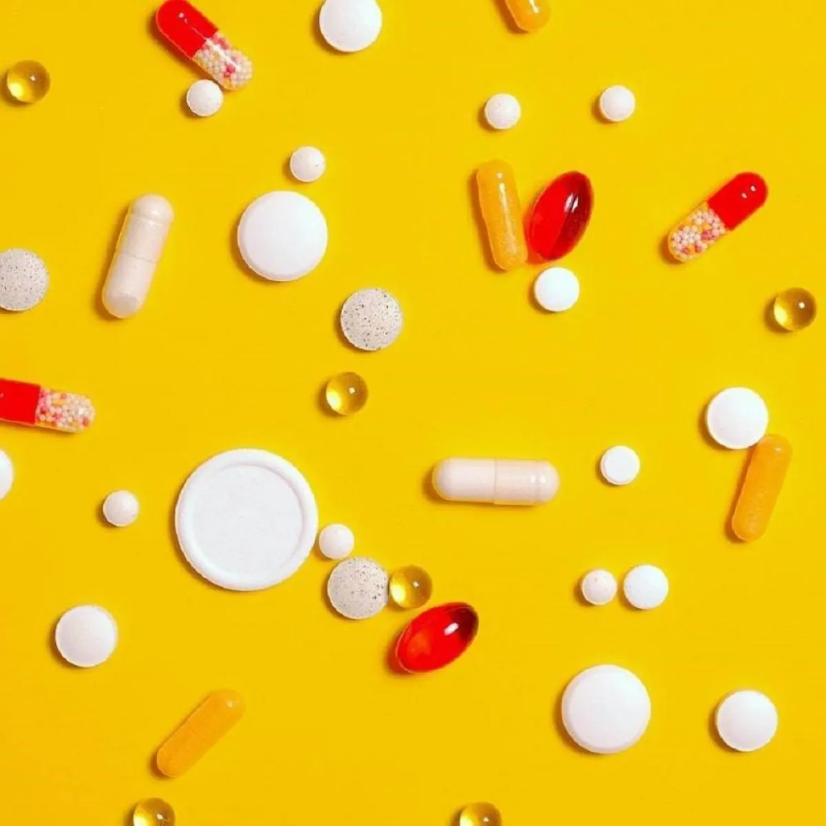 صورة لعدد من المكملات الغذائية