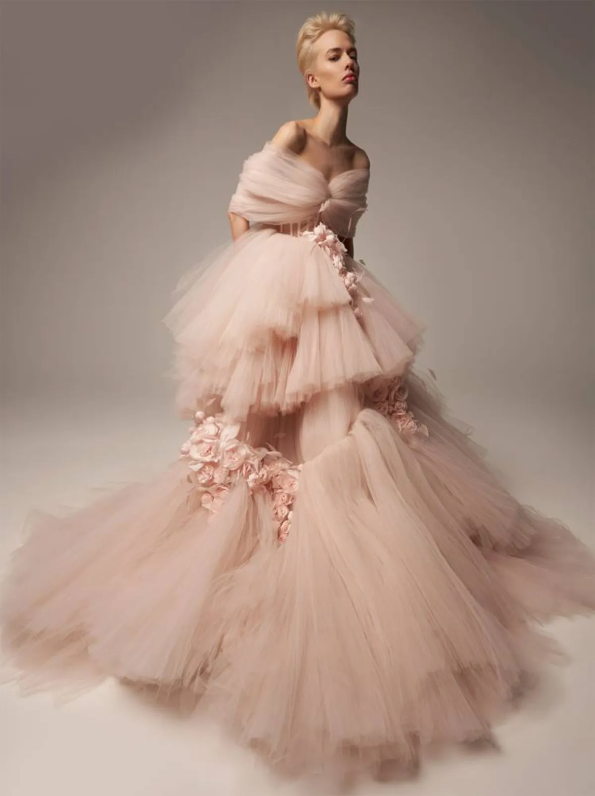 فستان من تصاميم المصمّمة اللبنانية سارة مراد