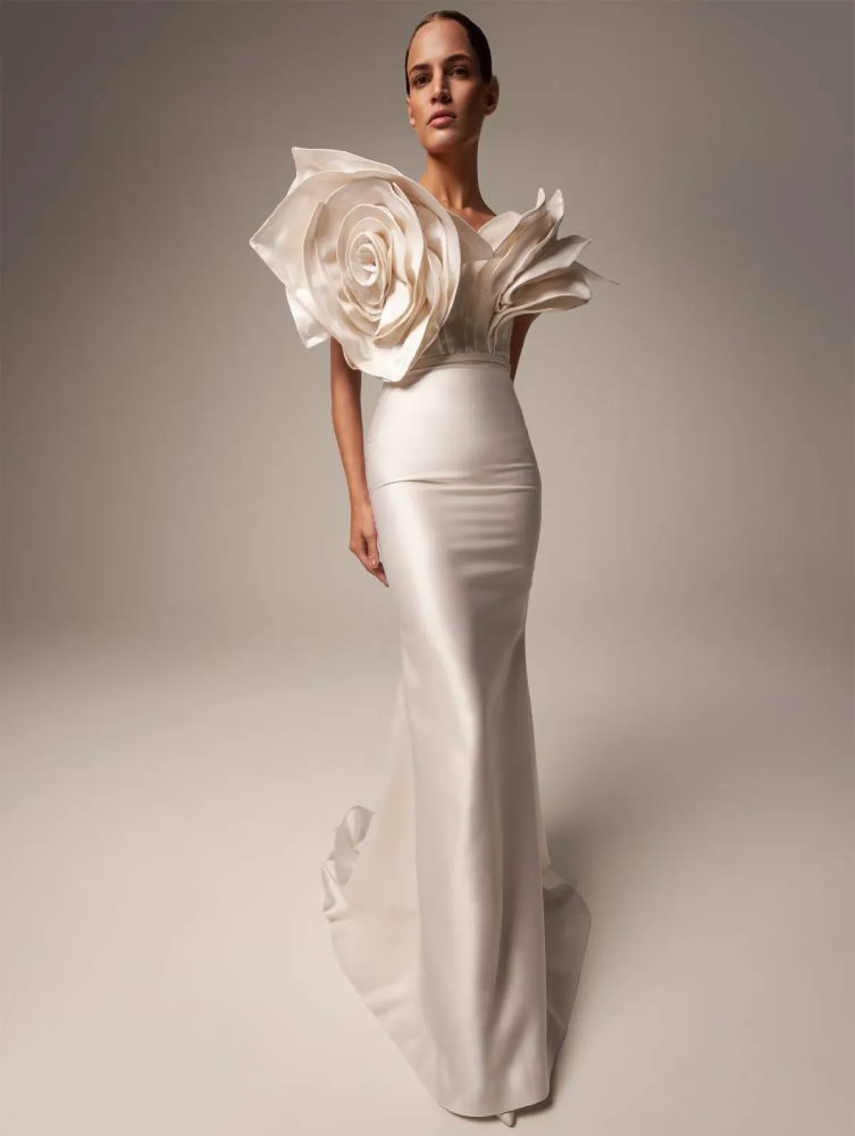 فستان من تصاميم المصمّمة اللبنانية سارة مراد