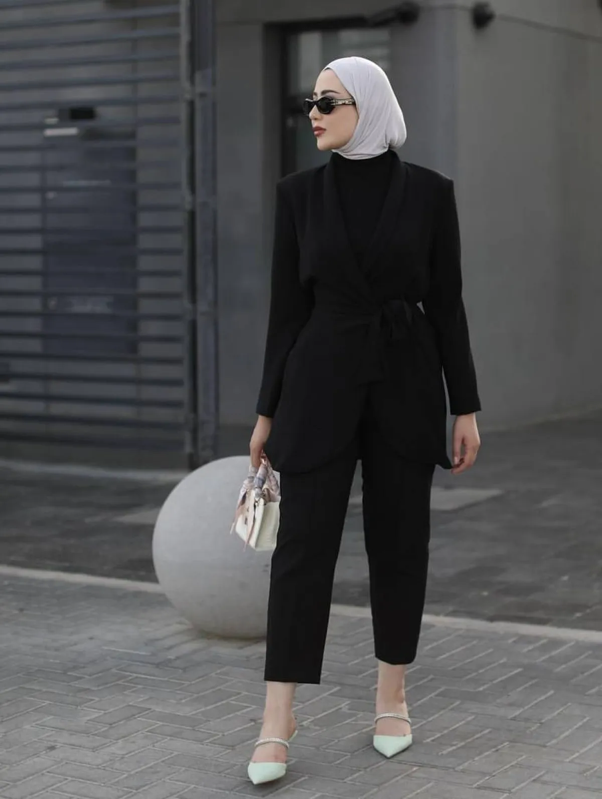 أزياء مونكروم