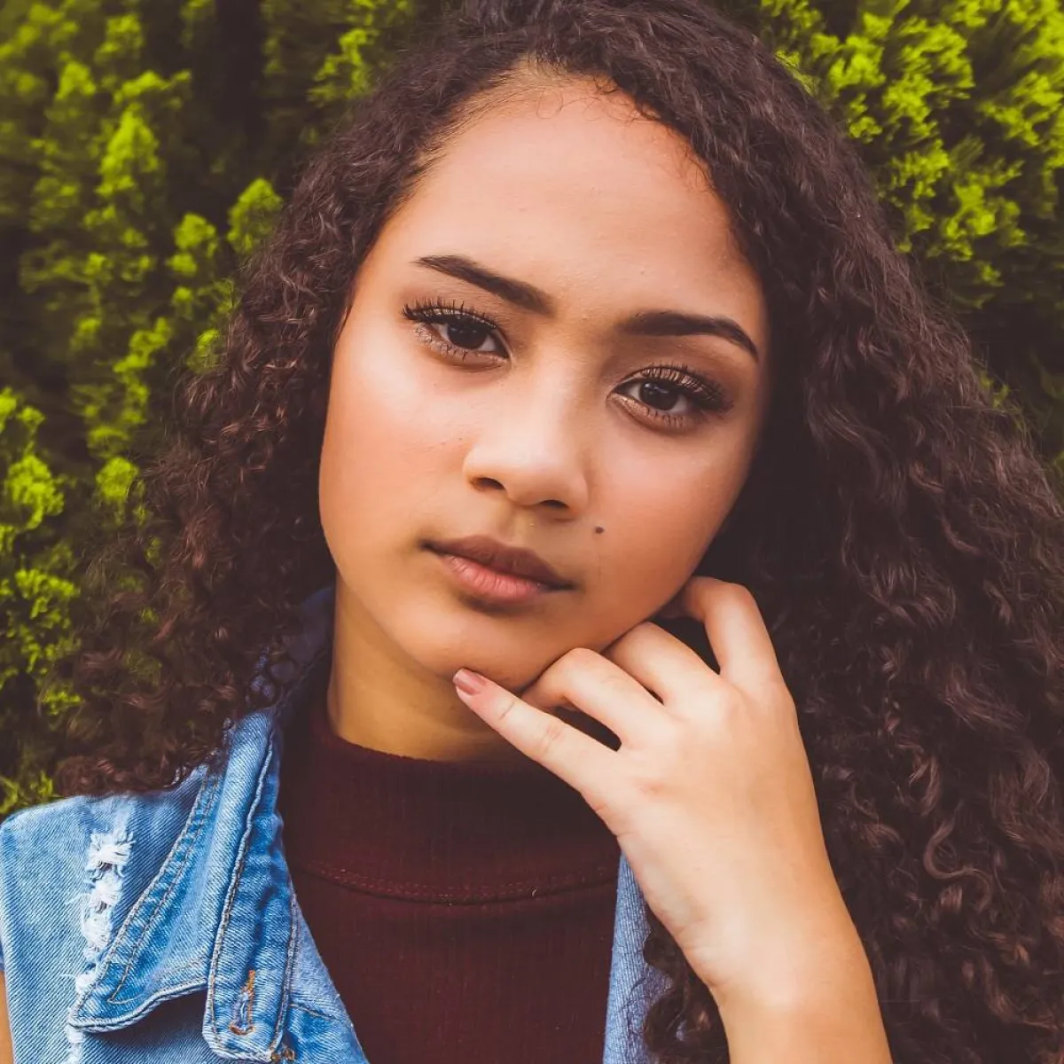 صورة لمراهقة قلقة