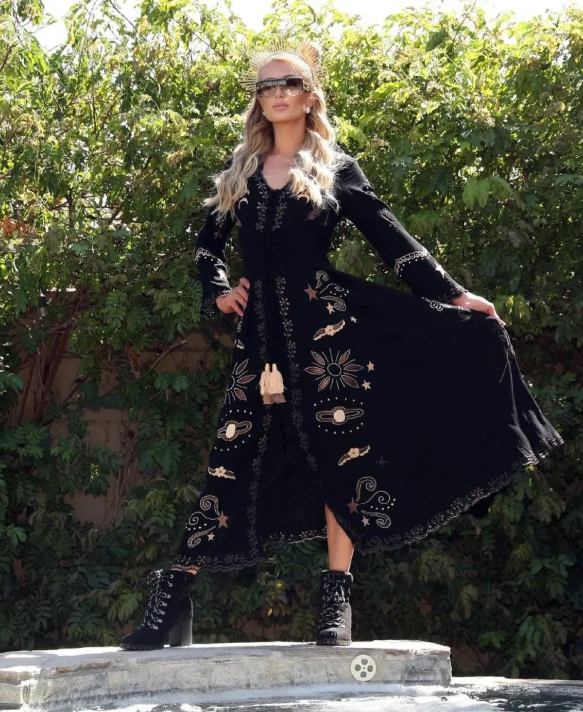 إطلالات باريس هيلتون