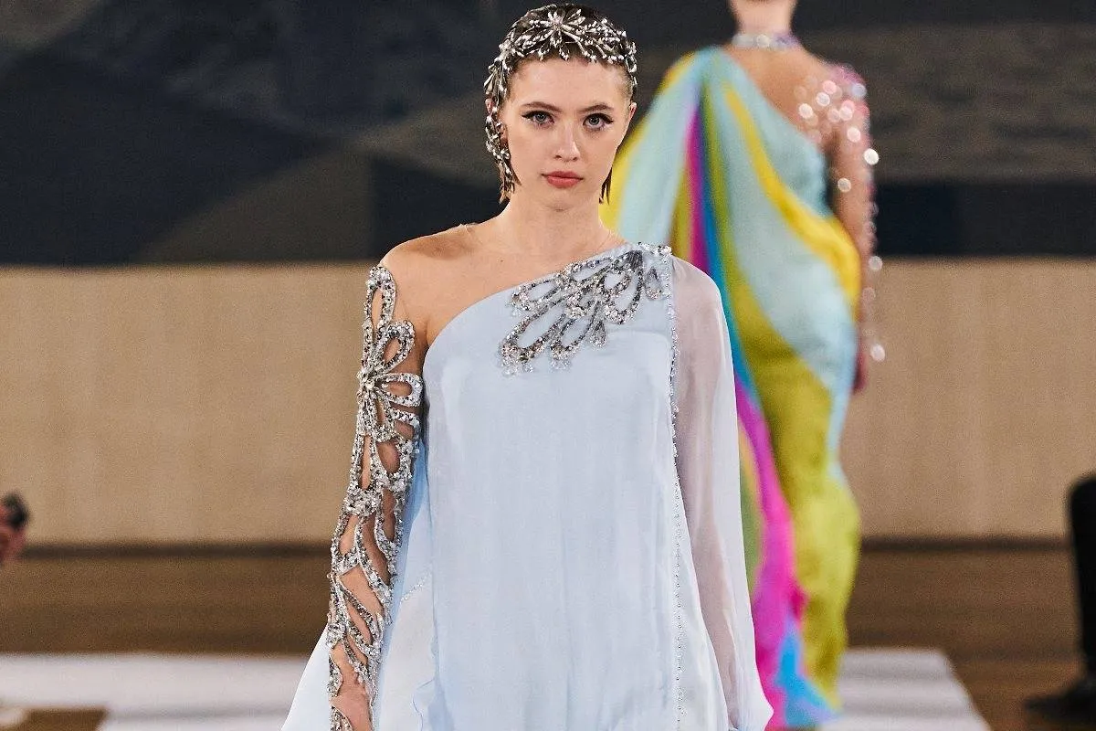 موديلات فساتين سهرة باللون الأزرق