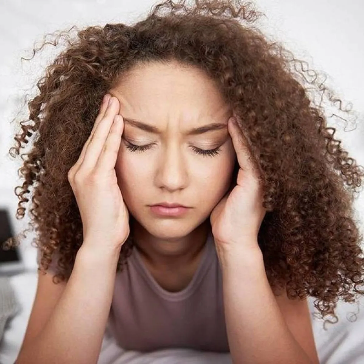 صورة لمراهقة قلقة