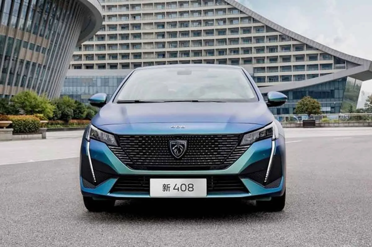 الكشف عن سيارة بيجو 408 سيدان 2023