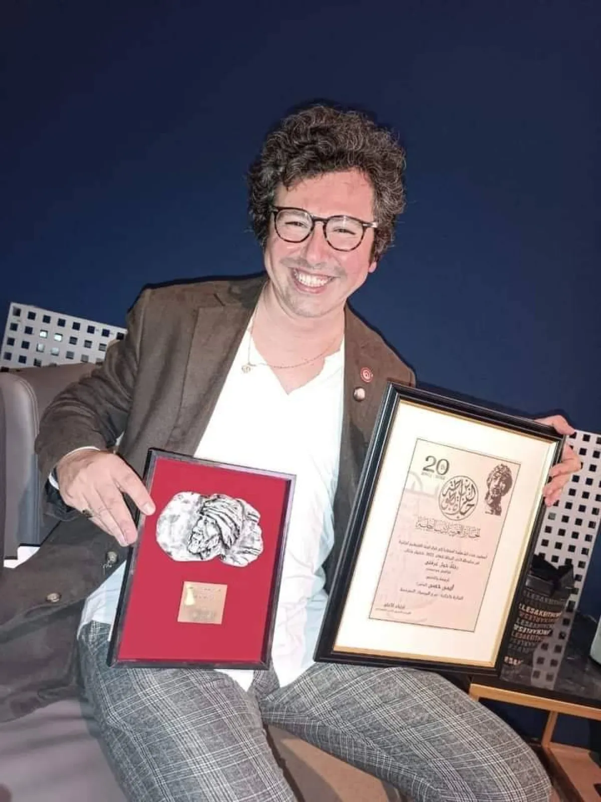 ايمن حسن الفائز بجائزة ابن بطوطة