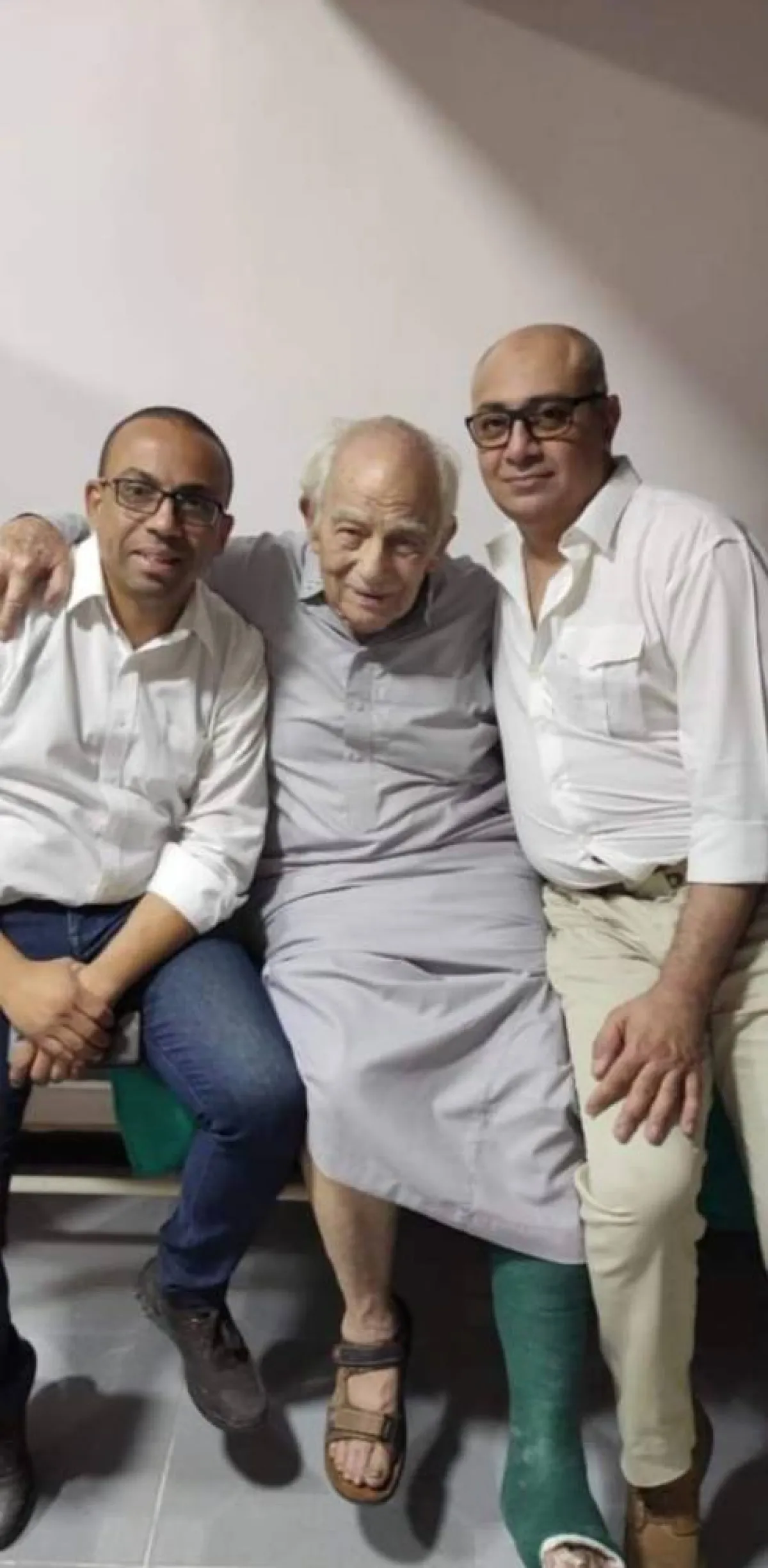 رشوان توفيق  بعد وضع قدمه في الجبس - الصورة من حساب الطبيب المعالج على الفيس بوك