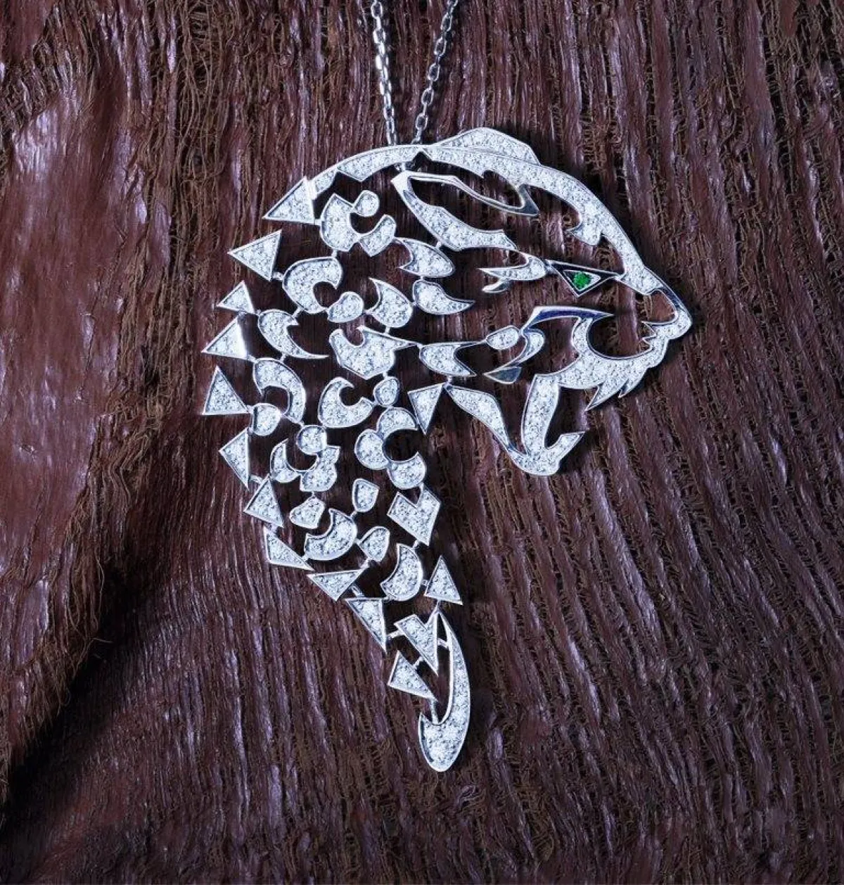 قلادة الفهد من أكيليس Akillis