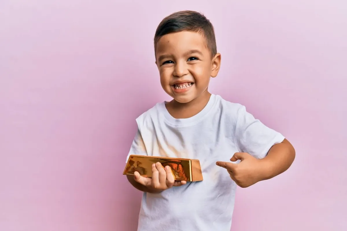 صورة لطفل غني