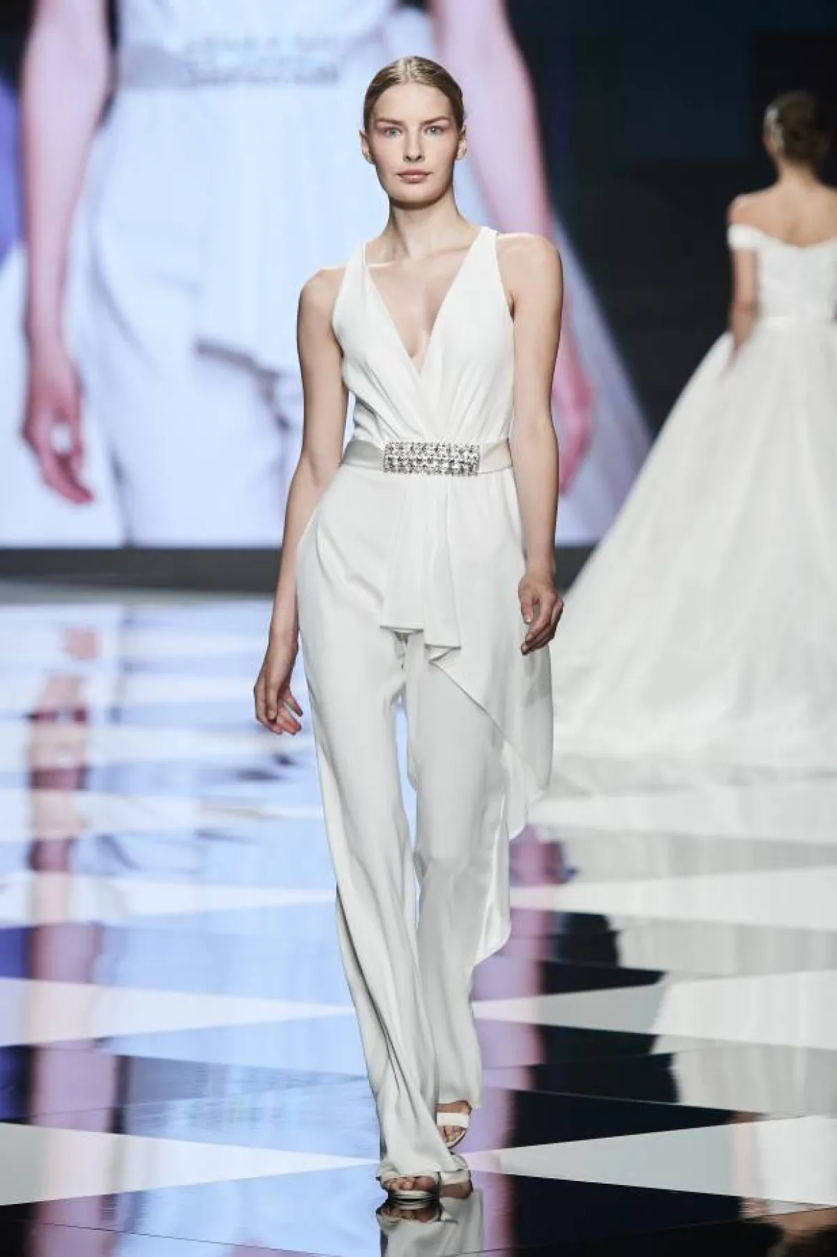 موديلات جمبسوت للعرويس