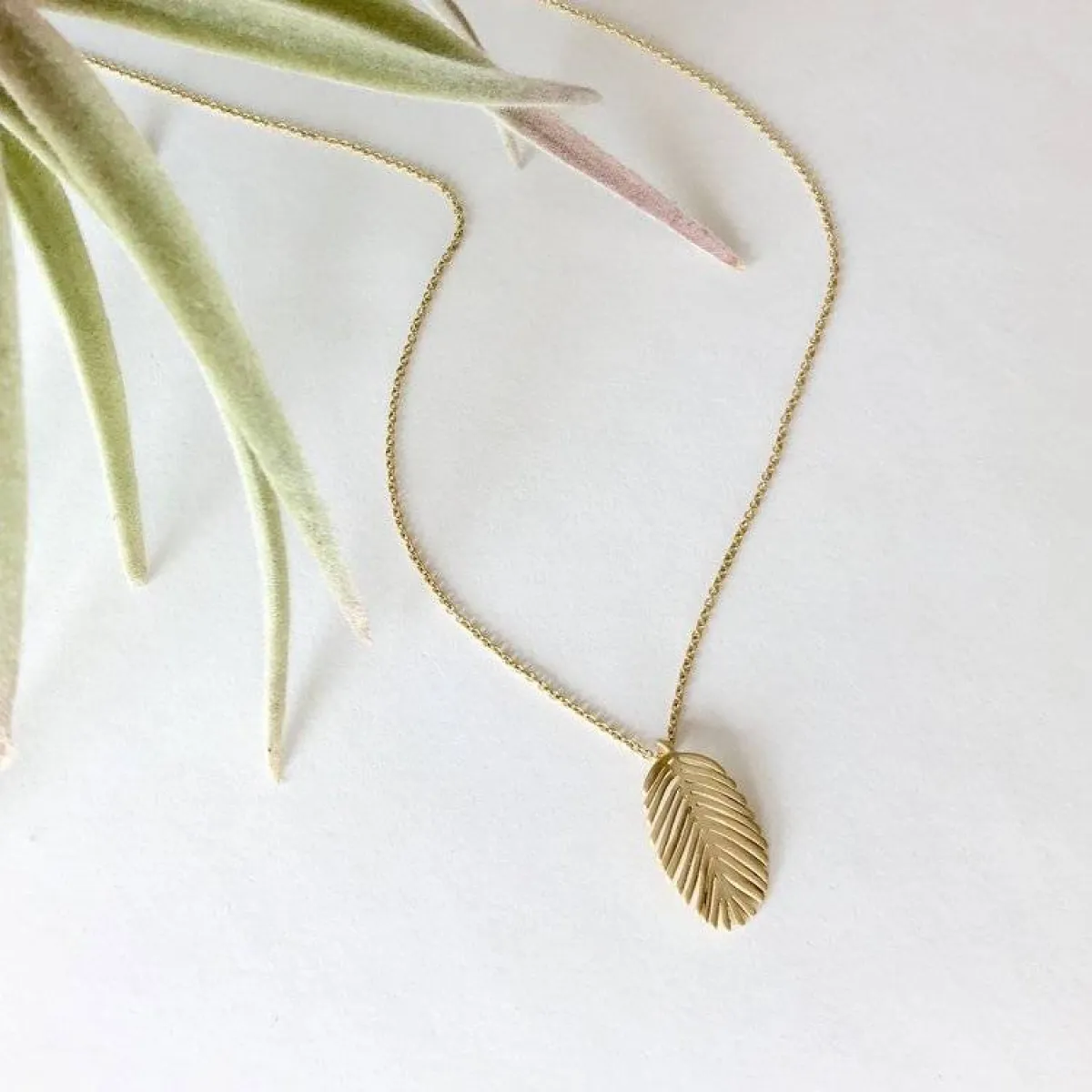 سلسلة على شكل أوراق النخيل من شارلوت ماري  Charlotte Marie