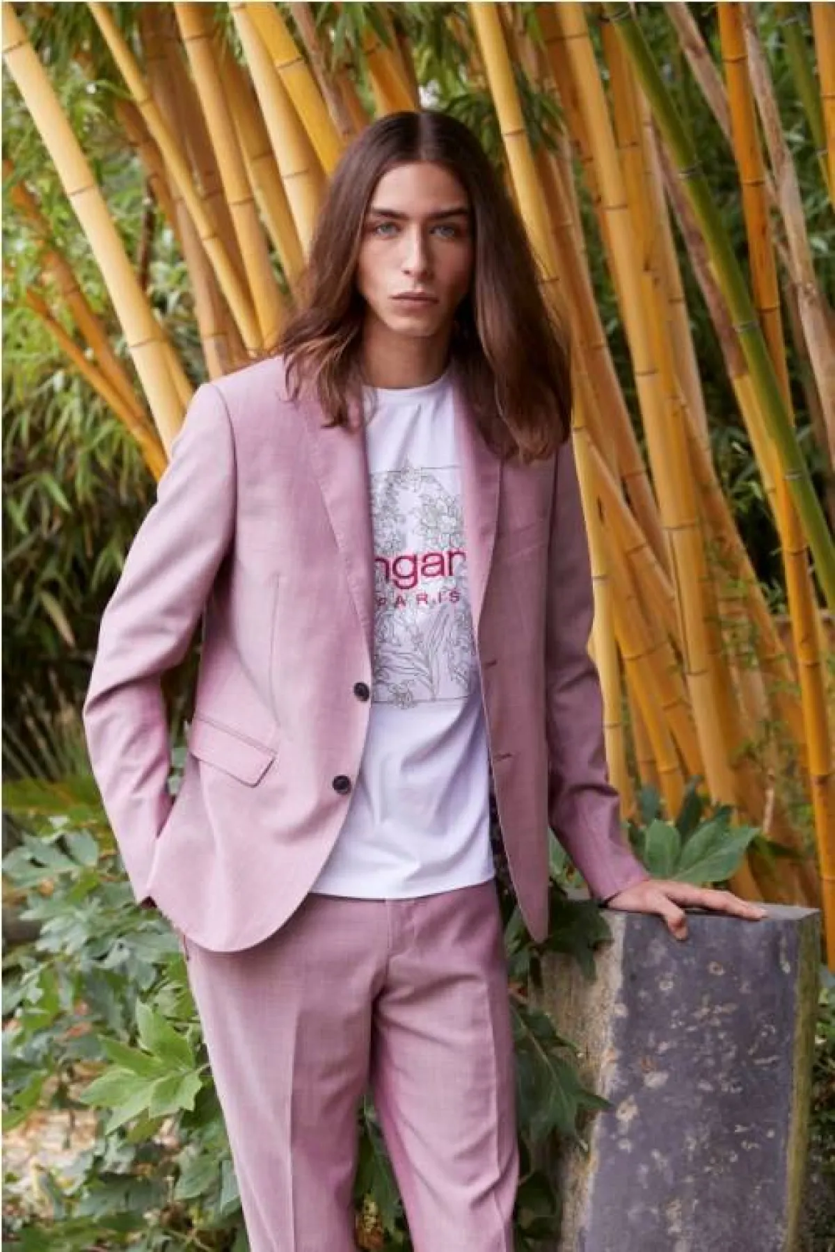 إطلالة باللون الزهري من إيمانويل أنغارو  Emanuel Ungaro