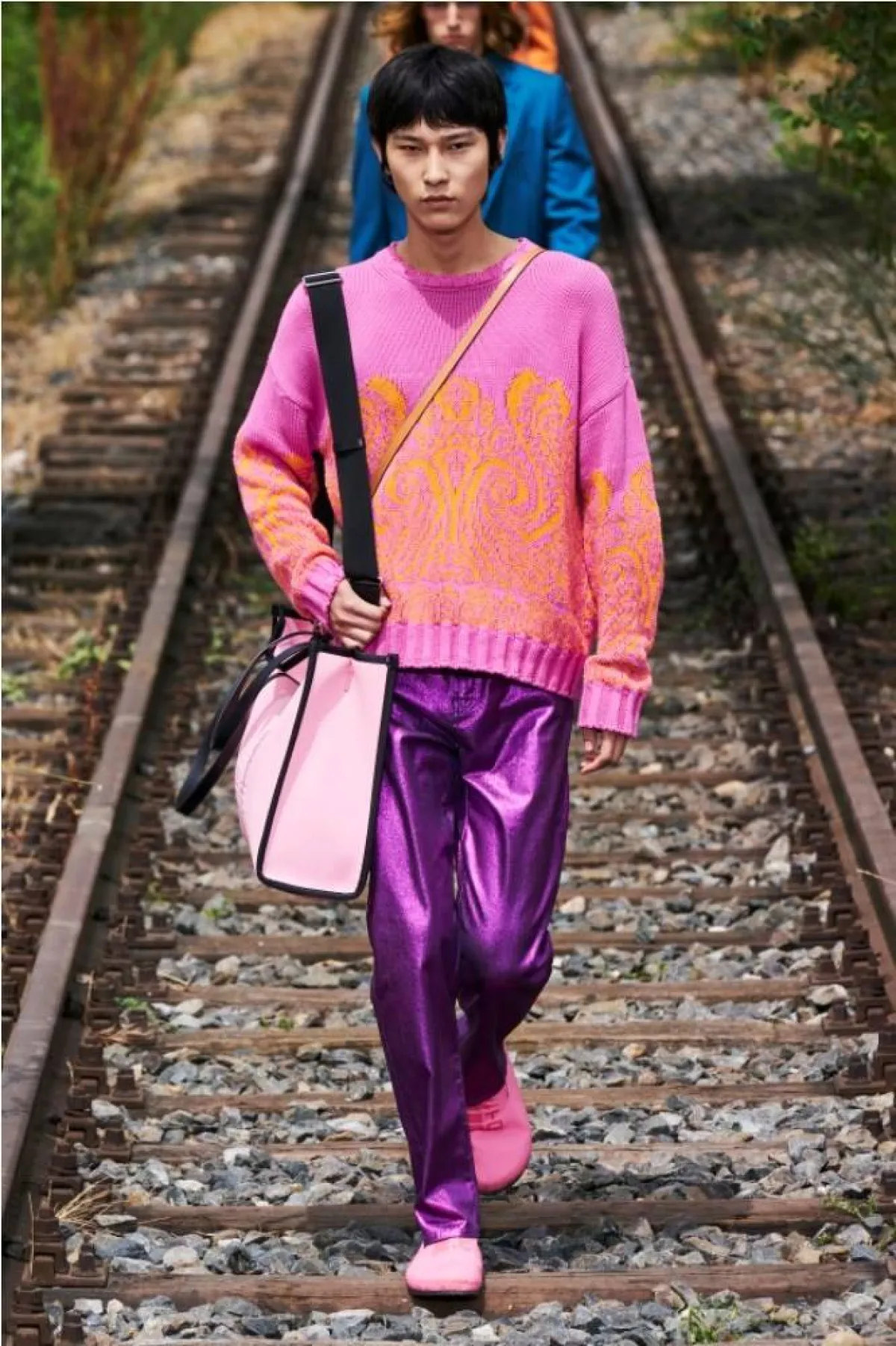 هل تجرؤ على ارتداء الألوان الصارخة من إيترو  Etro